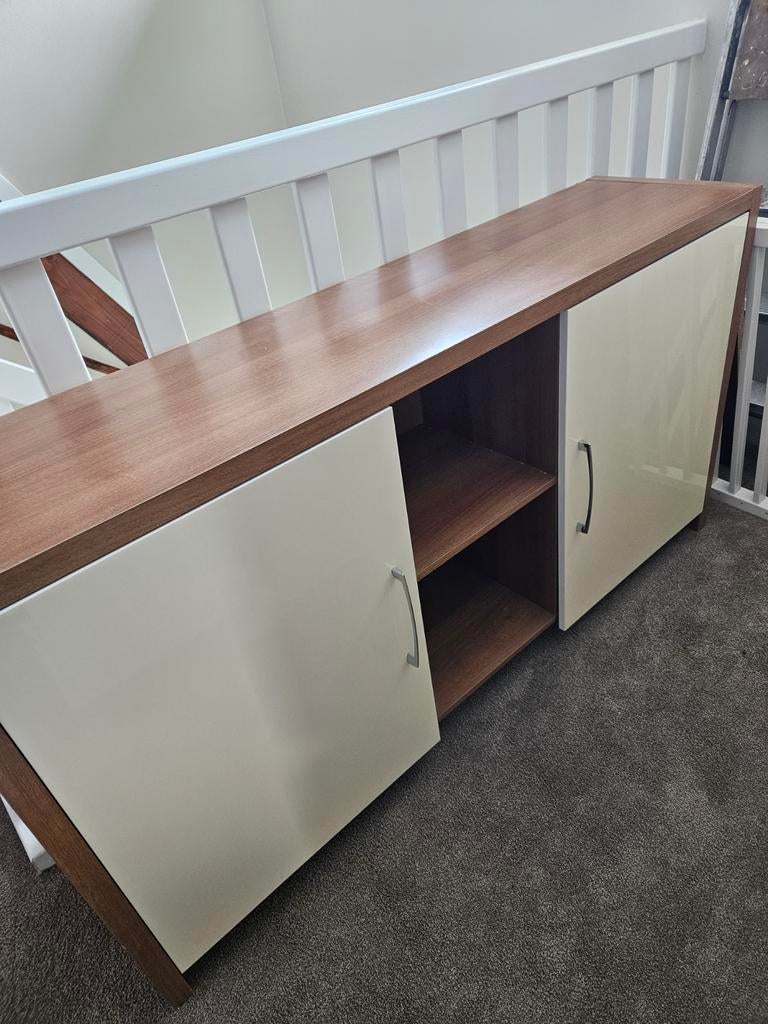 Moderne kast houtlook met crème/witte hoogglans deuren, Huis en Inrichting, Ophalen, 150 tot 200 cm, Overige houtsoorten, Modern