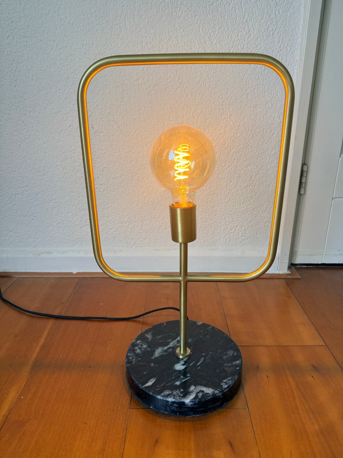 Dutchbone Cubo Tafellamp - Modern Design met Marmeren Voet, Huis en Inrichting, Ophalen, Zo goed als nieuw, Goud, Metaal