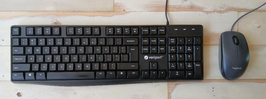 Toetsenbord Veripart en optische muis Logitech, USB, Ophalen, Toetsenbord en muis-set, Zo goed als nieuw, Qwerty
