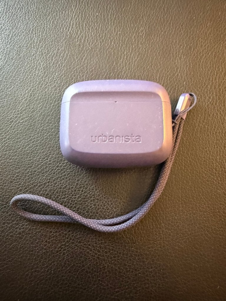 Original URBANISTA PALO ALTO Violet charging case, Gebruikt, Overige merken, Ophalen of Verzenden, In oorschelp (earbud)