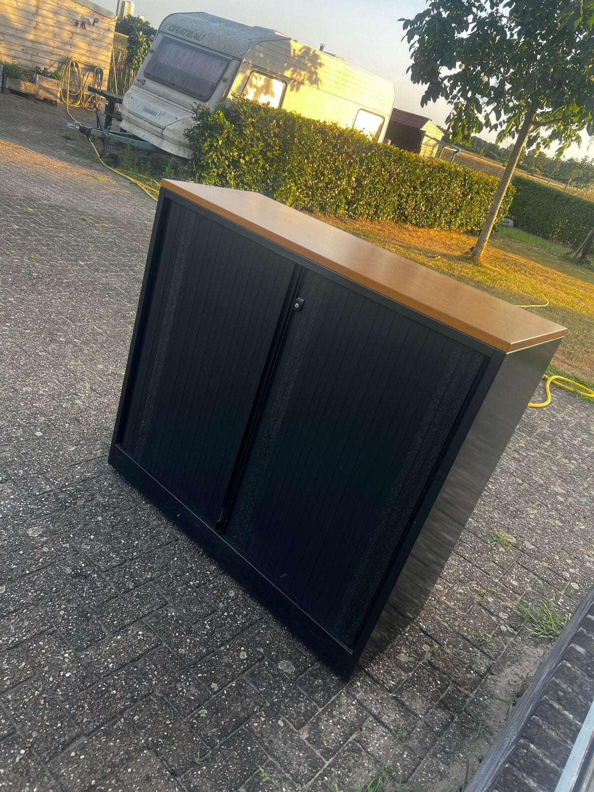 Free Zwart metaal archiefkast 1,20 breed 1,10 hoog 0,45 diep, Huis en Inrichting, Kasten | Roldeurkasten en Archiefkasten, Ophalen