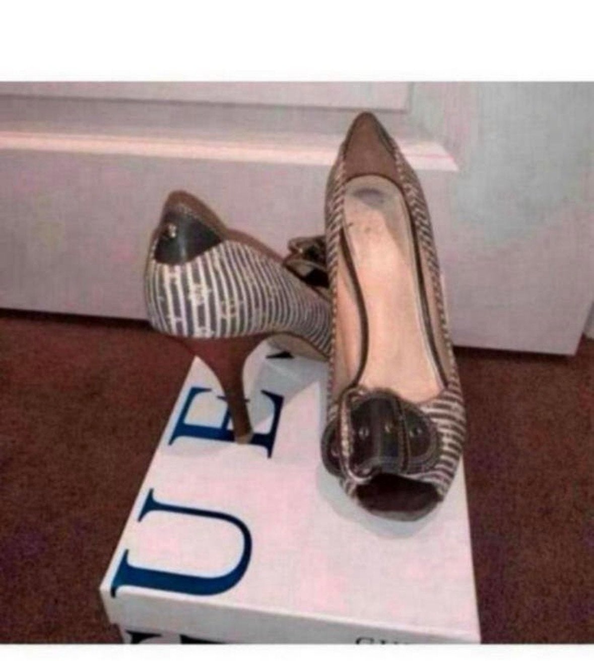 Guess Pumps Maat 38 - Stijlvolle Hakken, Kleding | Dames, Schoenen, Ophalen of Verzenden, Gedragen, Bruin, Pumps