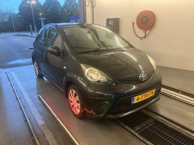 Toyota Aygo 1.0 VVT-i Now, Auto's, Voorwielaandrijving, Euro 5, Gebruikt, 4 stoelen