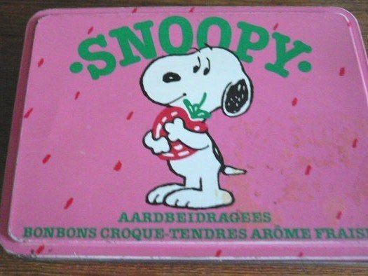 heel oud aardbei SNOOPY snoepblik fraise bonbons van MELLE, Ophalen of Verzenden, Snoopy, Gebruikt, Gebruiksvoorwerp