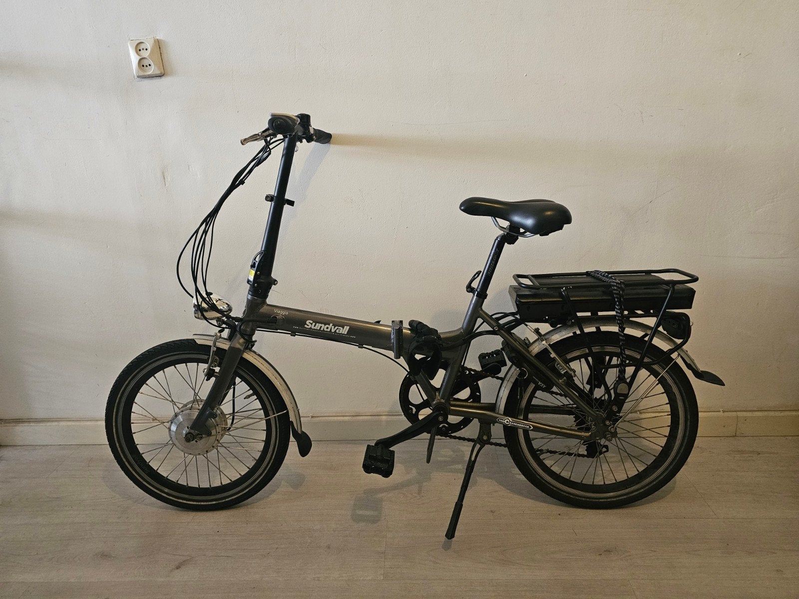 Sundvall Viaggio elektrische vouwfiets met oplader, Fietsen en Brommers, Elektrische fietsen, Gebruikt, Minder dan 47 cm, 30 tot 50 km per accu