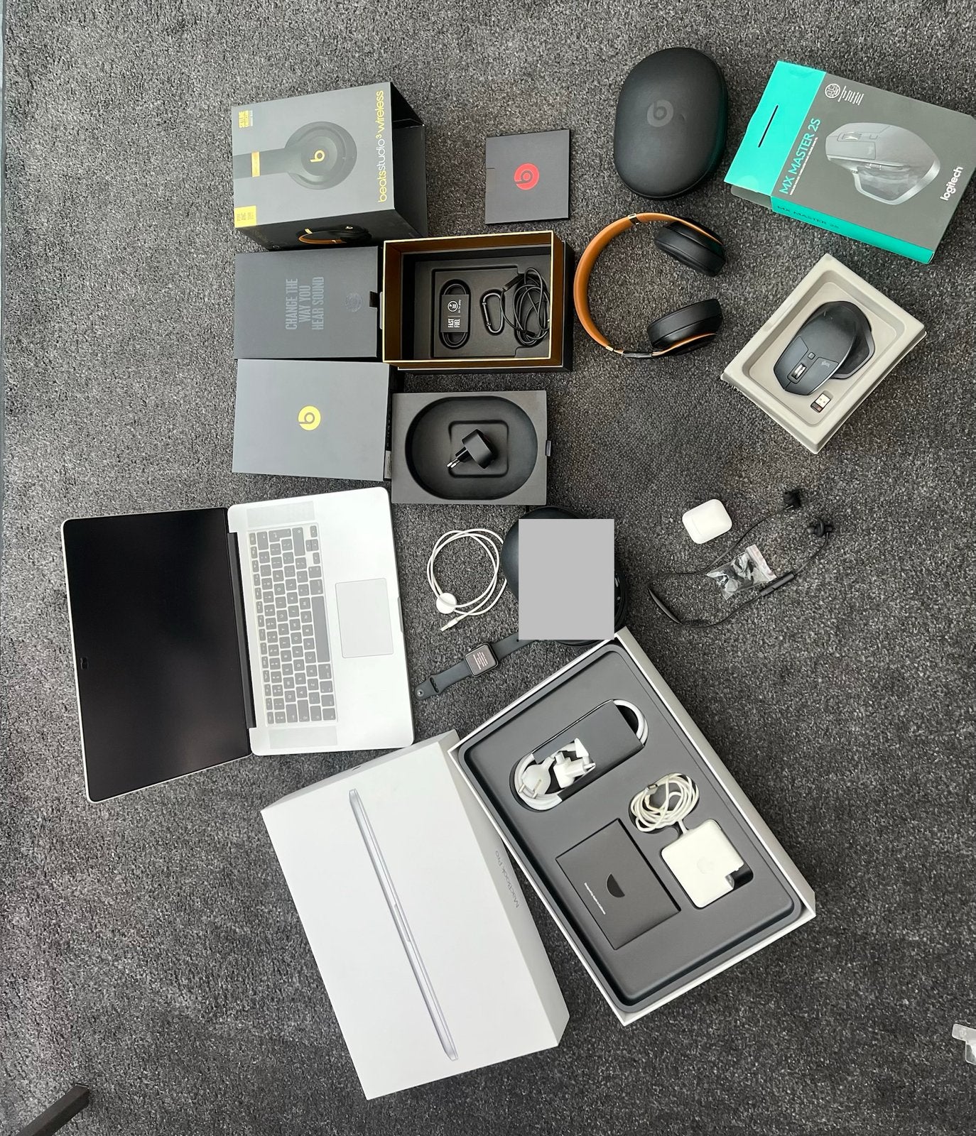 MacBook Pro (defect), Beats Studio 3, Apple Watch 3…, Computers en Software, MacBook Pro, 8 GB, Ophalen of Verzenden, Niet werkend