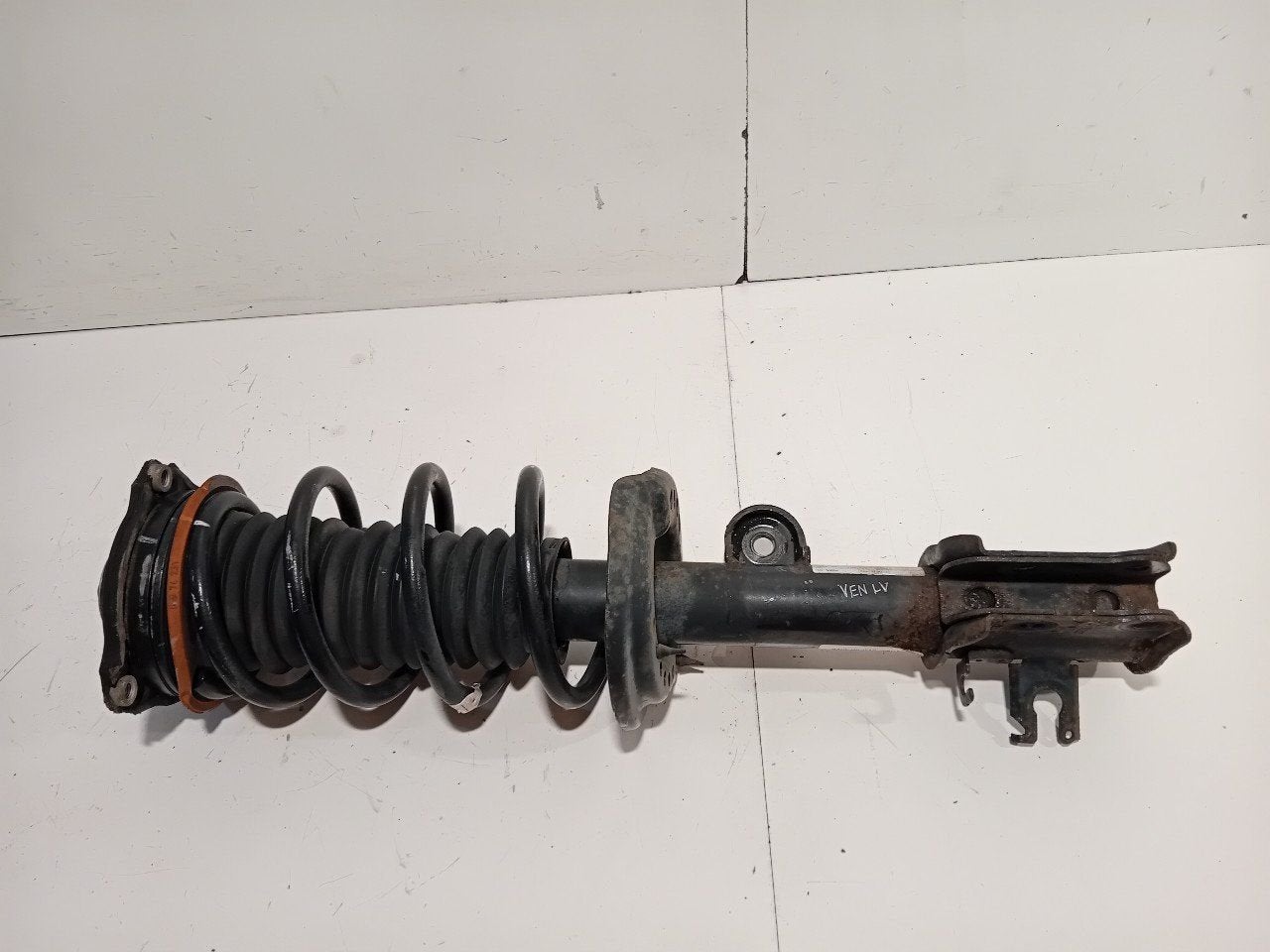 Veerpoot links voor Fiat 500X, Onderdelen@venauto.nl, Van der Ven Autorecycling B.V., Gebruikt, Ettenseweg 76, 4706 PB Roosendaal, The Netherlands