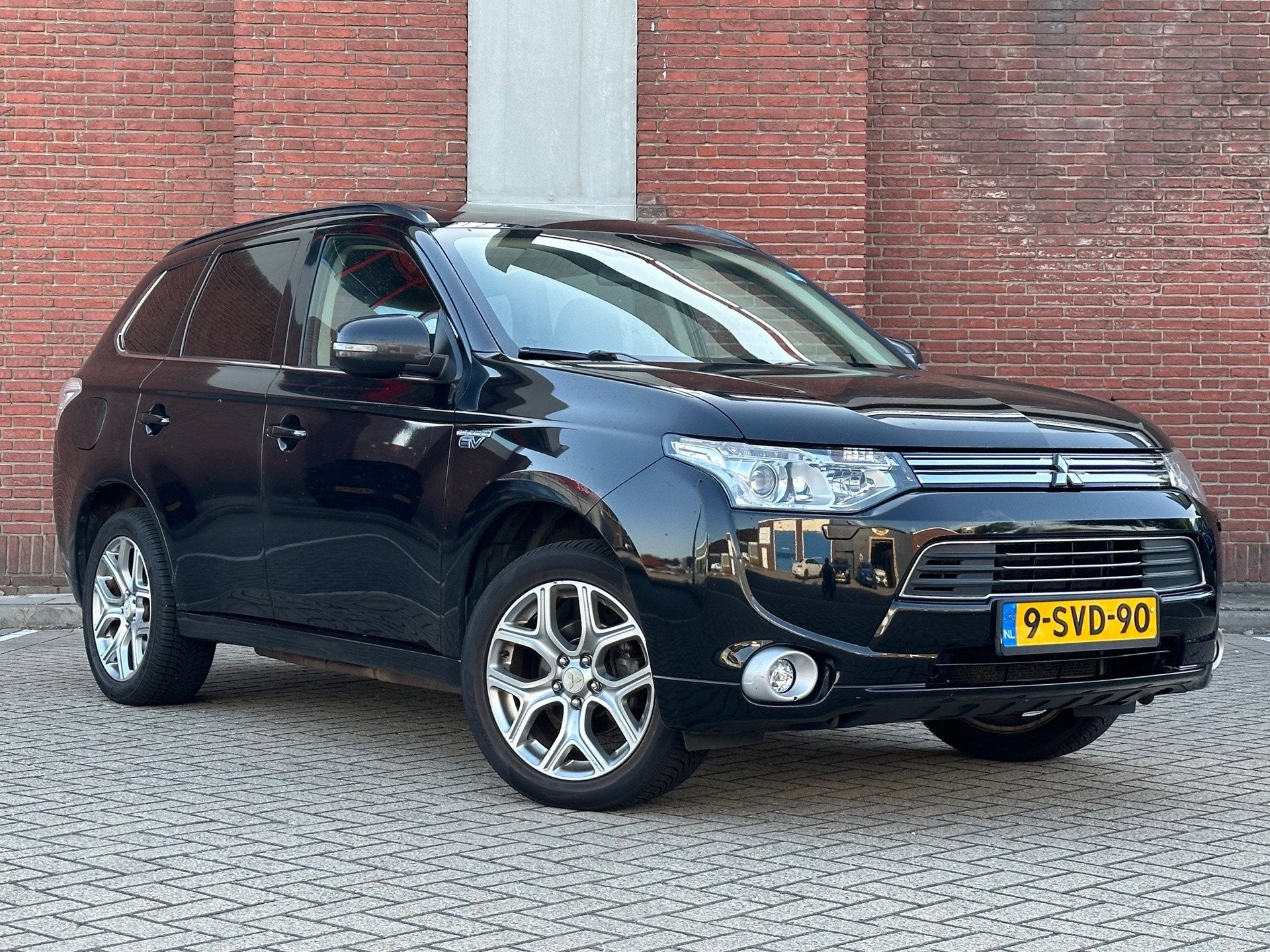 Mitsubishi Outlander 2.0 PHEV Instyle|AUTOMAAT|CRUISE|CAMERA, Auto's, 4 cilinders, Zwart, Vierwielaandrijving, Hybride Elektrisch/Benzine