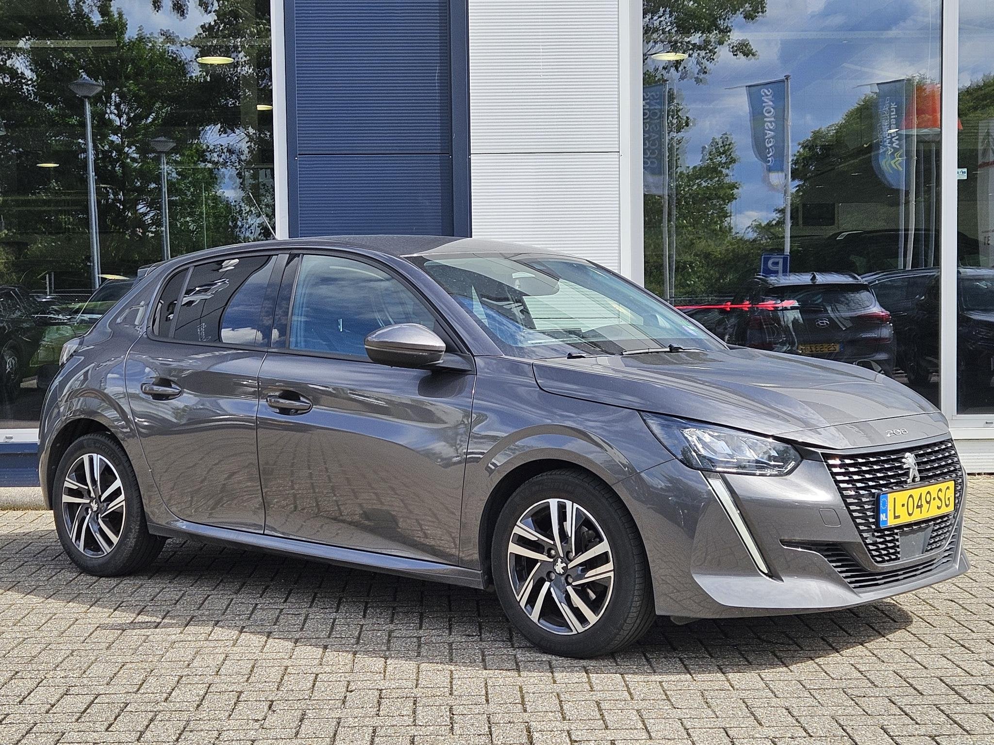 Peugeot 208 1.2 Allure Pack Camera | Navigatie | Apple Carpl, 101 pk, Gebruikt, Euro 6, Leder en Stof