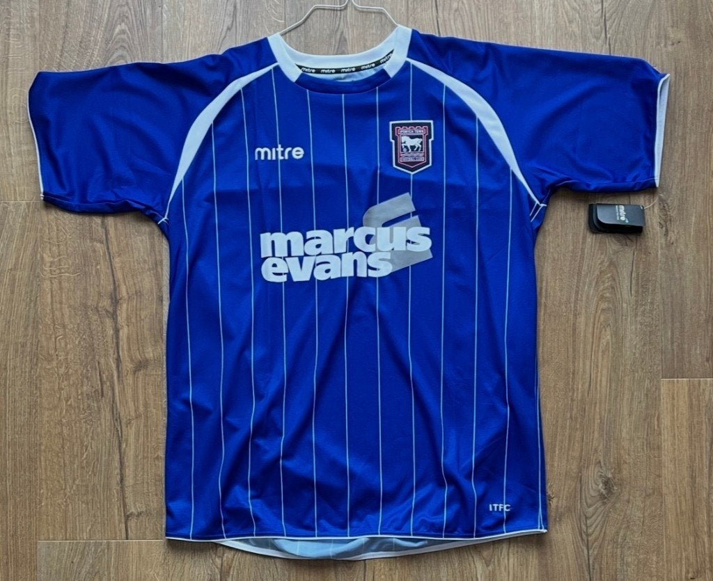 shirt Ipswich Town FC 2011-2012 Home Mitre XL NIEUW Engeland, Ophalen of Verzenden, Nieuw, Buitenlandse clubs, Shirt