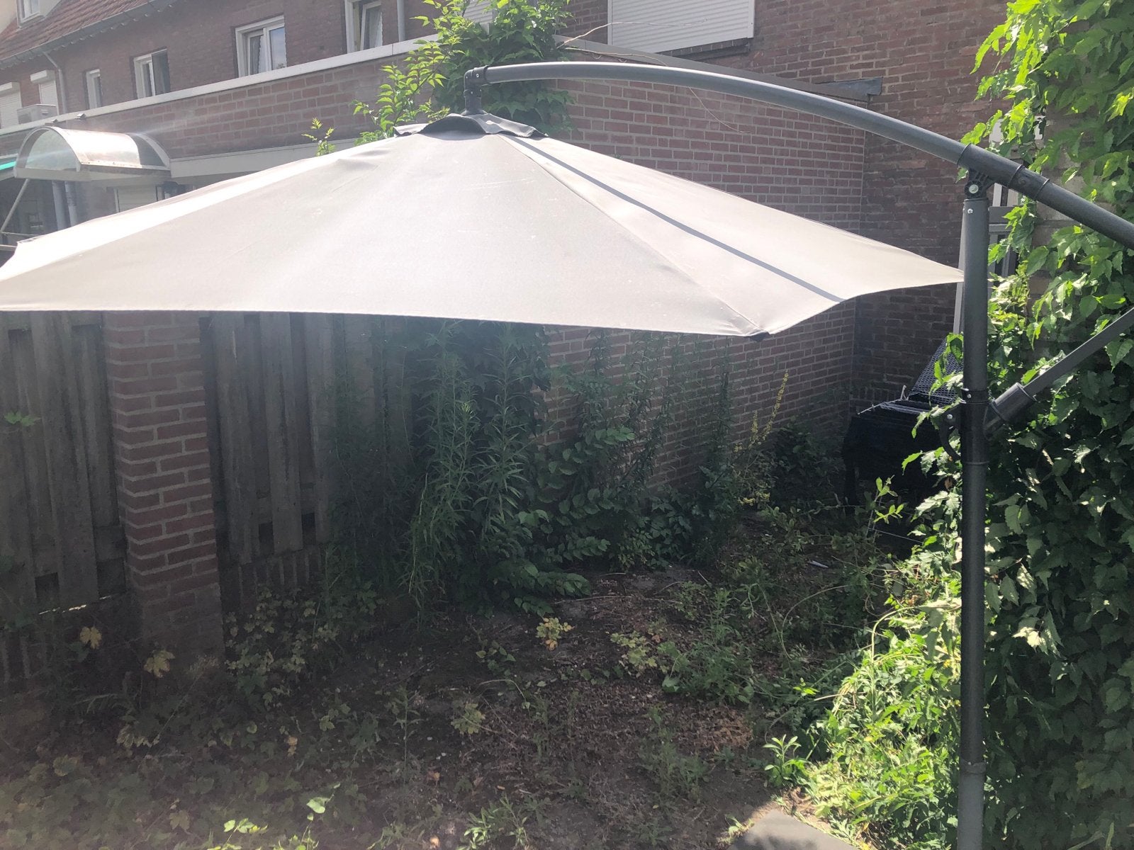 Grote zweefparasol met voetstuk - 295 cm diameter, Ophalen, Gebruikt, 2 tot 3 meter, Zweefparasol