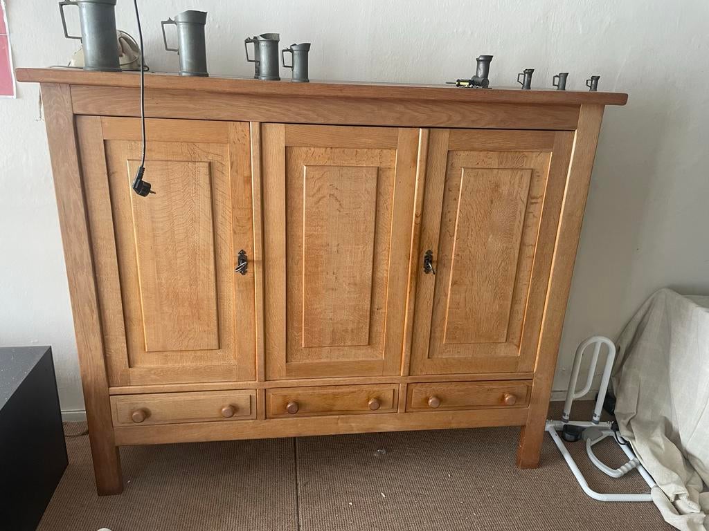 Houten kast met drie deuren en drie lades, Ophalen