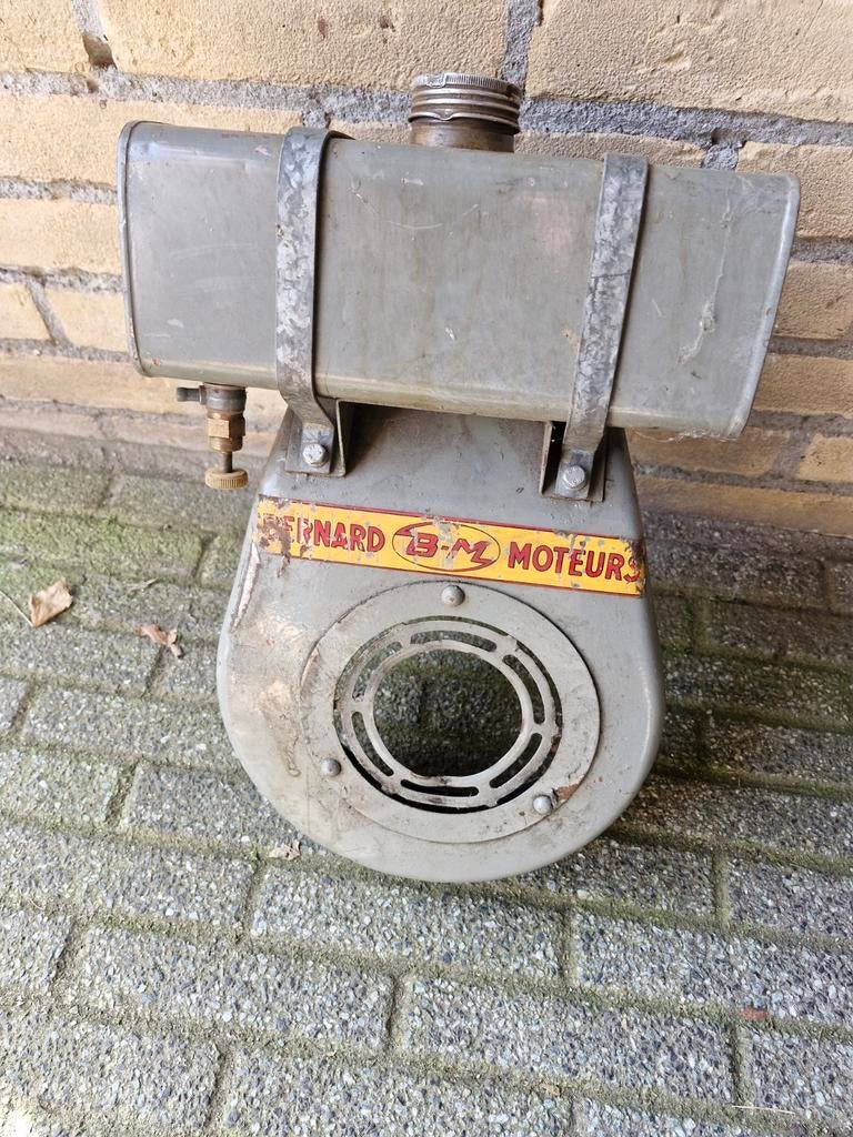 Oude Bernard B-M Moteurs motor met tank kap, Ophalen of Verzenden, Gebruikt