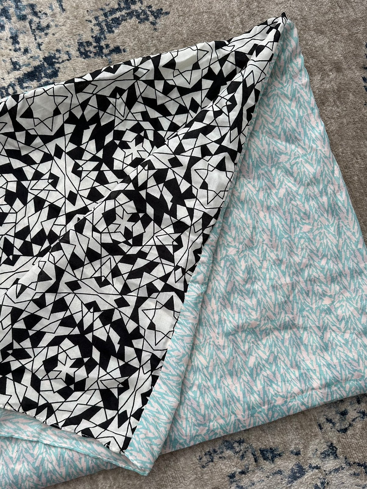 Nieuwe sjaal twee zijden turquoise en zwart/wit, Ophalen of Verzenden, Nieuw, Sjaal