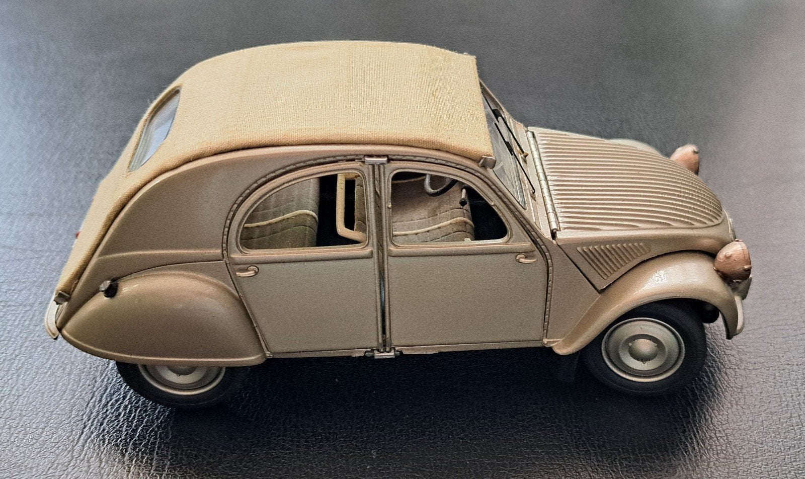 Franklin Mint 1:24 Citroën 2CV 1 (m2446259657) — Modelauto's | 1