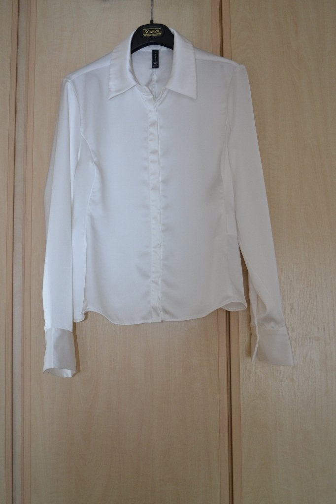 Blouse van AMISU maat M/L, Wit, Maat 42/44 (L), Ophalen of Verzenden, Zo goed als nieuw
