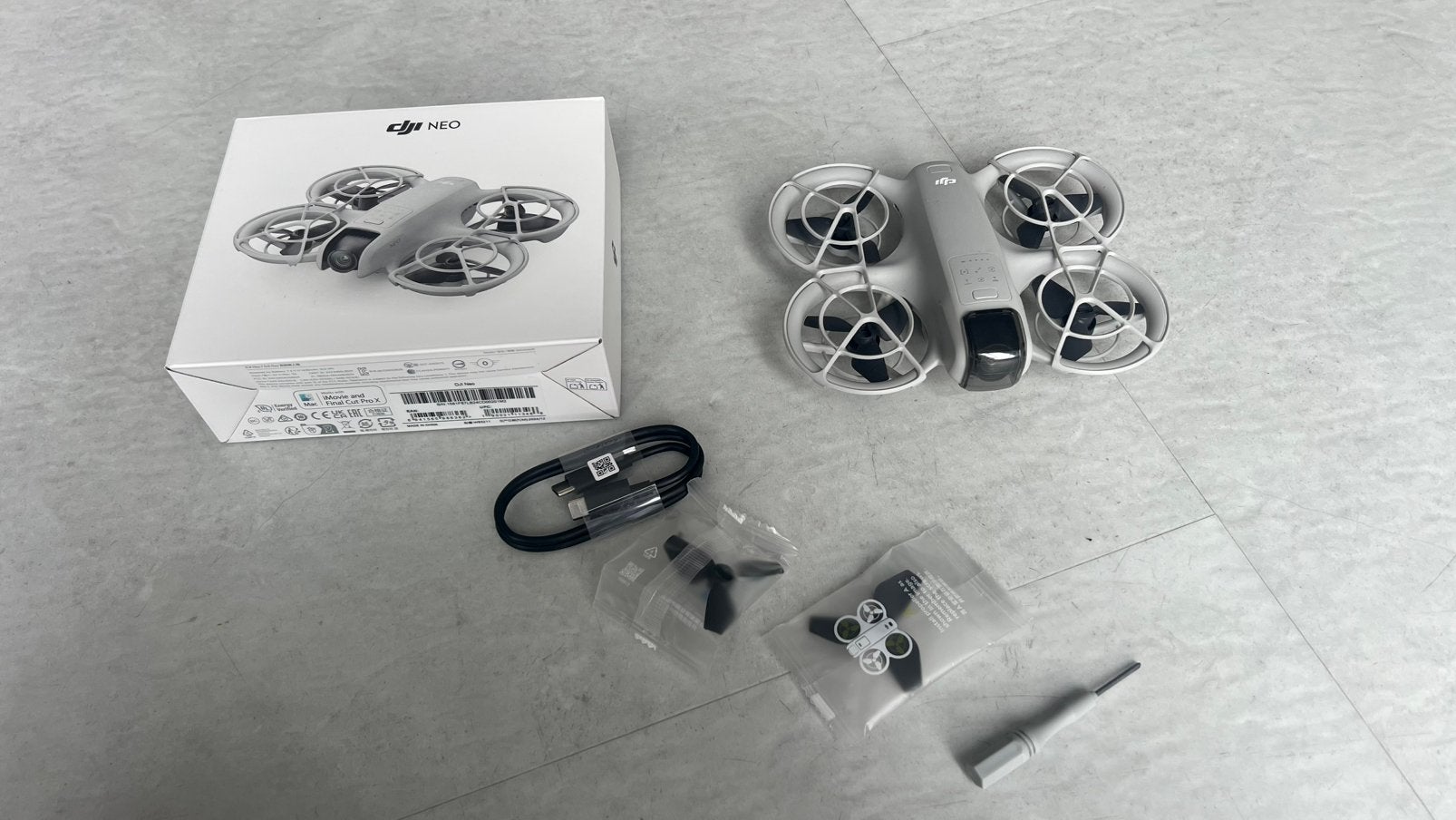 DJI Neo ZGAN, Audio, Tv en Foto, Drones, Cameradrone, Ophalen of Verzenden, Zo goed als nieuw, 1 tot 5 kilometer