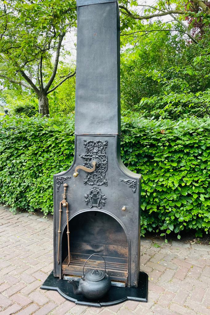 Antieke openhaard kachel met gietijzeren theepot, Ophalen, Gebruikt, Vrijstaande haard, Houthaard