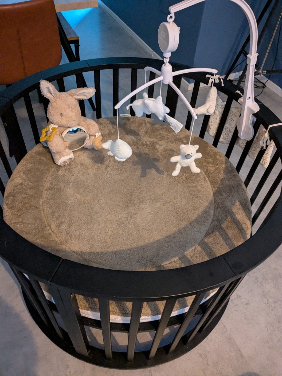 Babybox rond zwart, Ophalen, Zo goed als nieuw, Rond