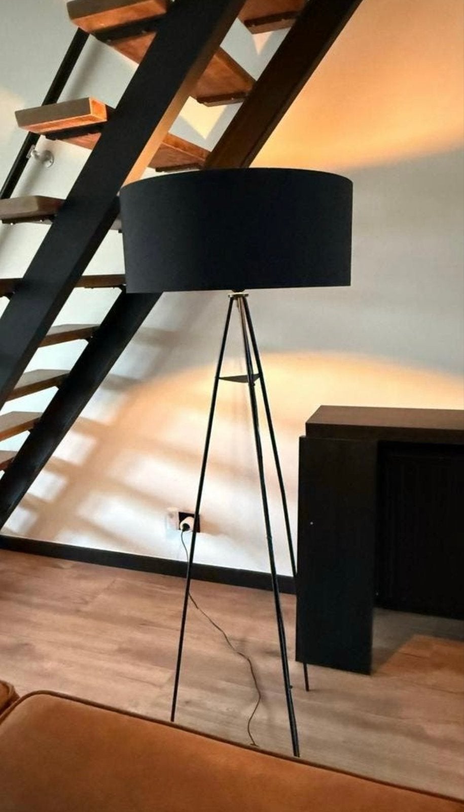 Stijlvolle zwarte vloerlamp met tripod onderstel, Ophalen, E27 (groot), Zo goed als nieuw, Metaal