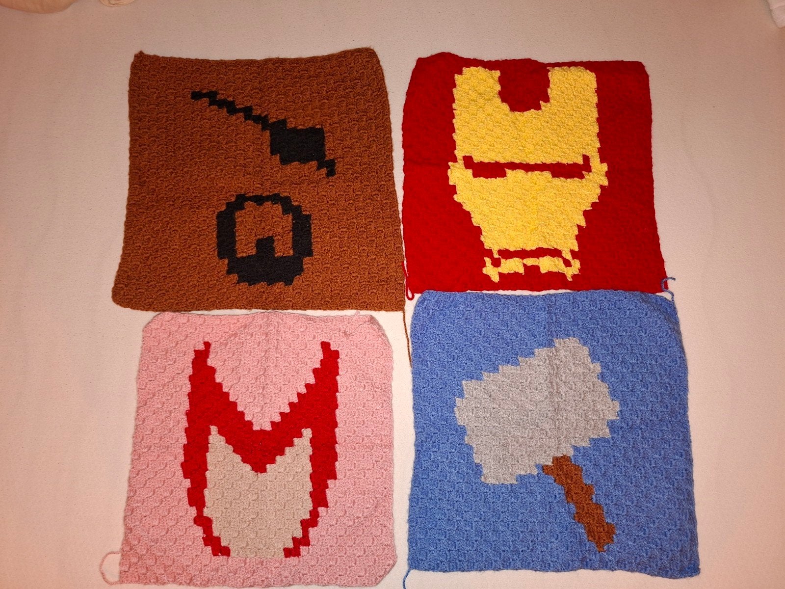 Gratis ophalen: Diverse gehaakte Marvel Emblemen, Ophalen