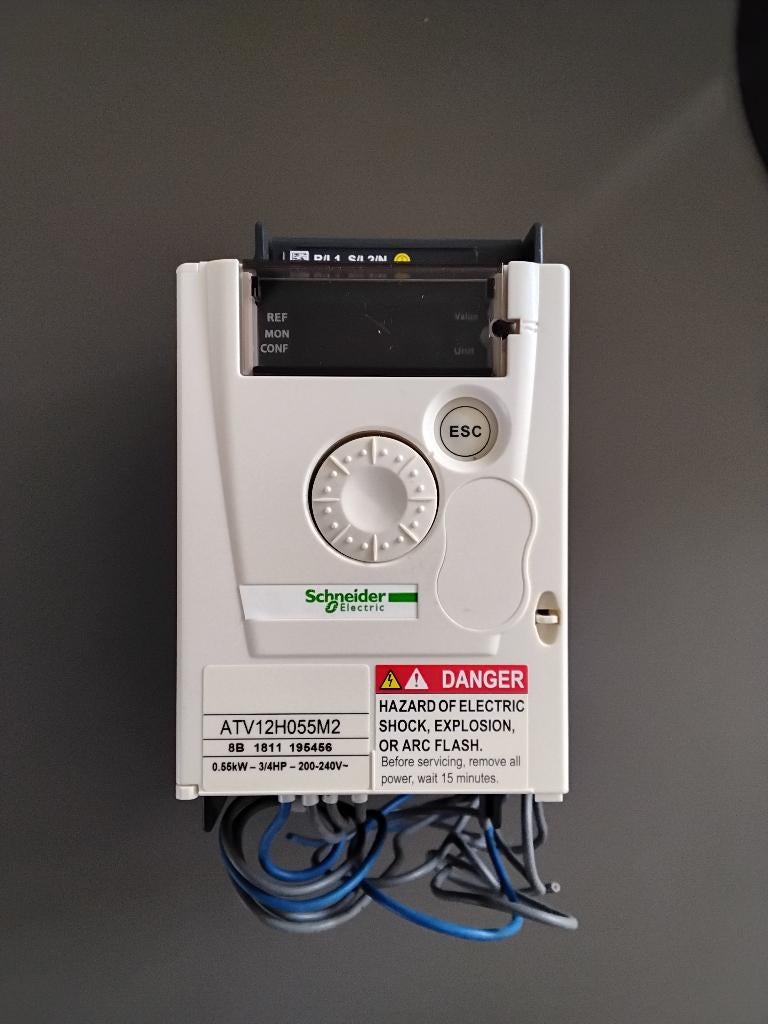 Frequentieregelaar Schneider Electric incl. programmeerkabel, Ophalen of Verzenden, Nieuw