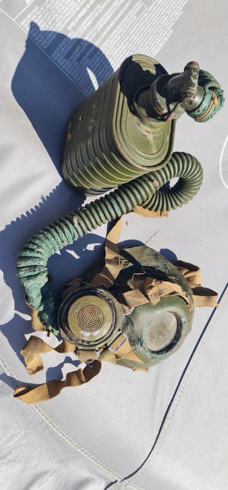 Vintage Gasmasker met Filter en Slang - Militaria, Ophalen of Verzenden, Overige soorten, Overige gebieden, Overige typen