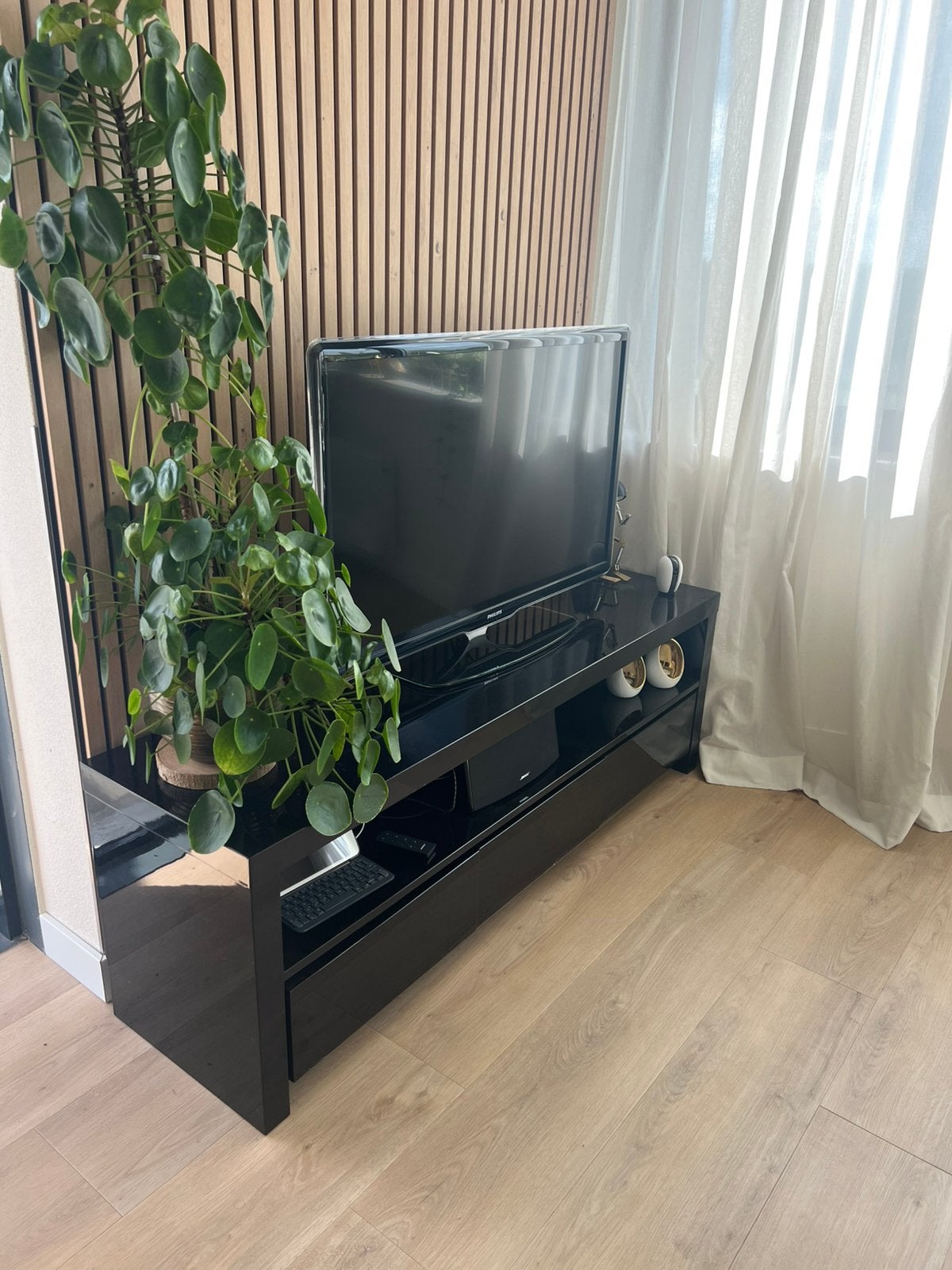 Tv meubel zwart hoogglans, Huis en Inrichting, Kasten | Televisiemeubels, Ophalen, Overige materialen, Gebruikt, 100 tot 150 cm