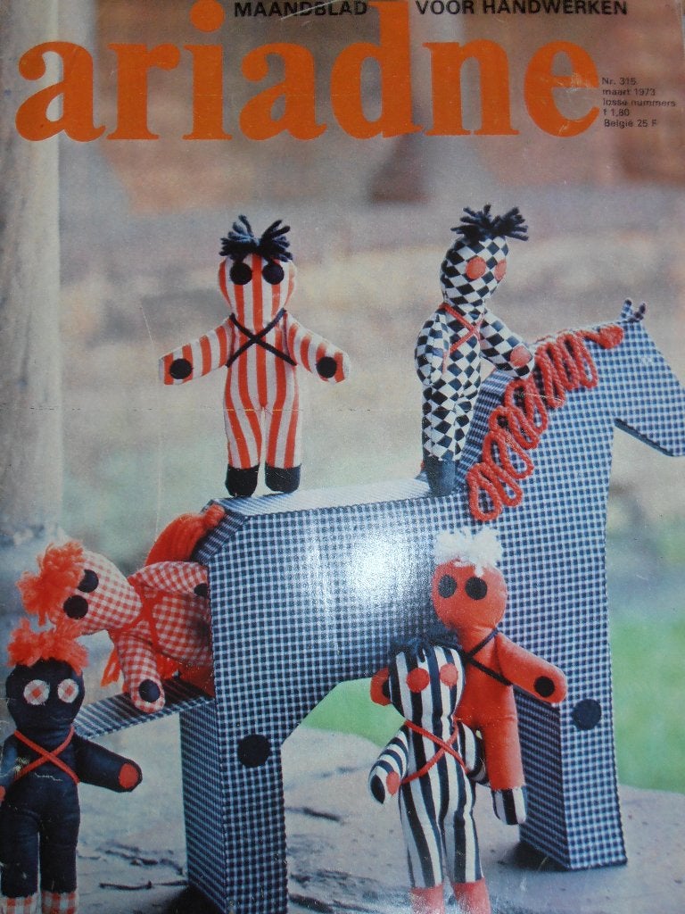 Ariadne handwerken maart 1973, Boeken, Ariadne, Ophalen of Verzenden, Zo goed als nieuw, Borduren en Naaien