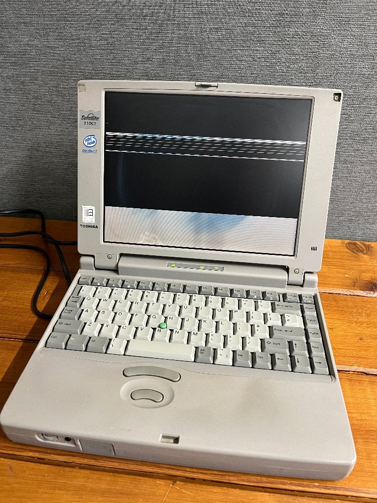 Defecte Vintage Toshiba Satellite 210CT  laptop ., Computers en Software, Vintage Computers, Ophalen of Verzenden