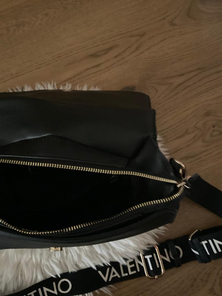 Valentino schoudertas zwart met logo band, Ophalen of Verzenden, Zo goed als nieuw, Zwart, Schoudertasje