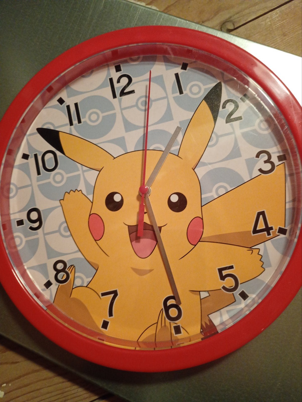 Pikachu klok, Ophalen, Zo goed als nieuw, Analoog, Wandklok