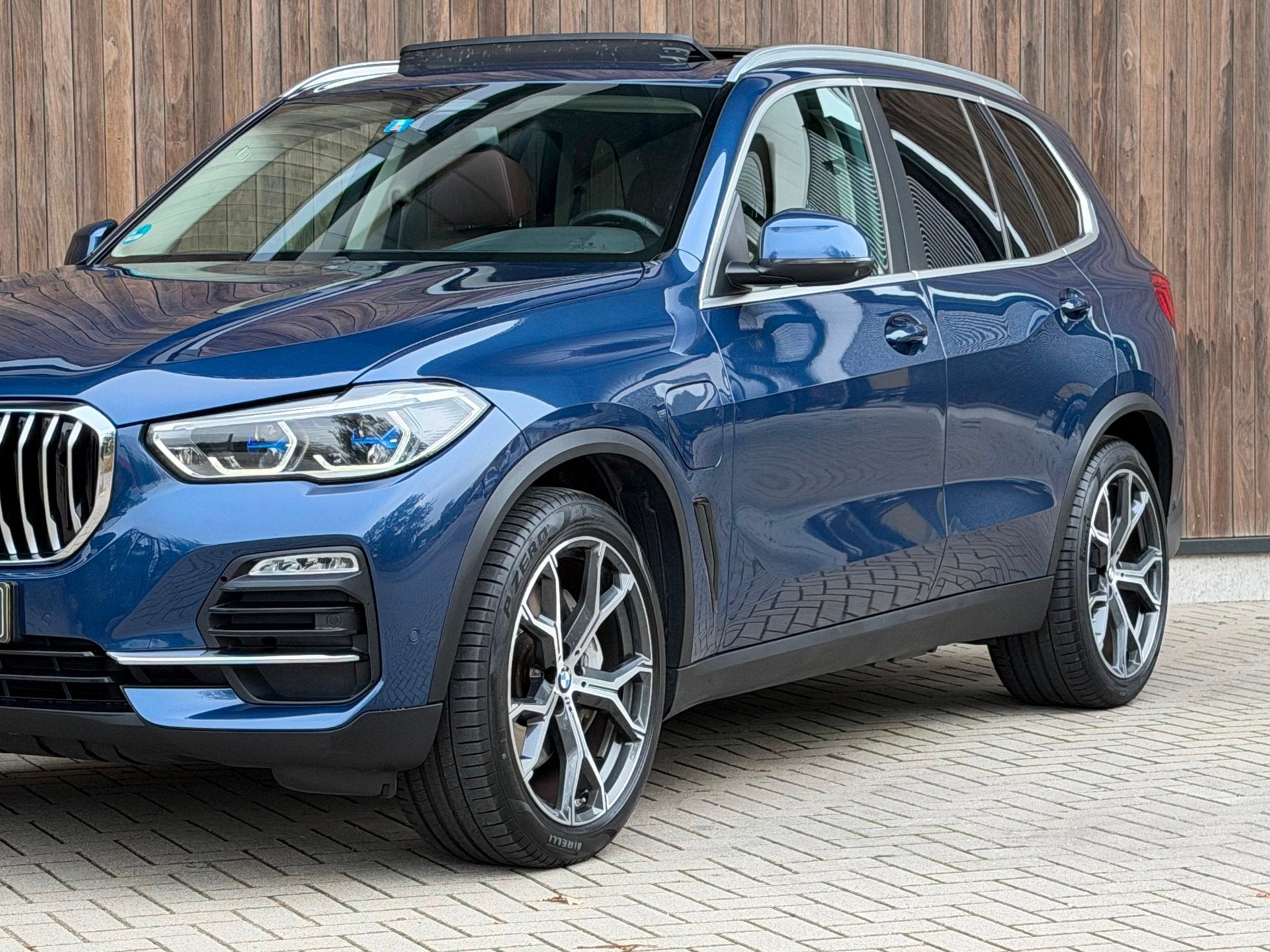 BMW X5 XDrive45e High Executive / Bowers & Wilkins / Pano /, Auto's, Dealer onderhouden, Gebruikt, 394 pk, Blauw