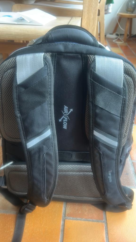 Targus Rugtas - Ideaal voor Laptop en Reizen, Gebruikt, 25 tot 40 cm, Ophalen of Verzenden, Overige merken