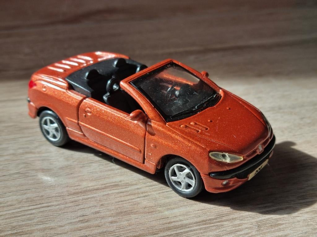 Schaalmodel / Miniatuur Peugeot 206CC 1/38, Hobby en Vrije tijd, Modelauto's | Overige schalen, Ophalen of Verzenden, Gebruikt