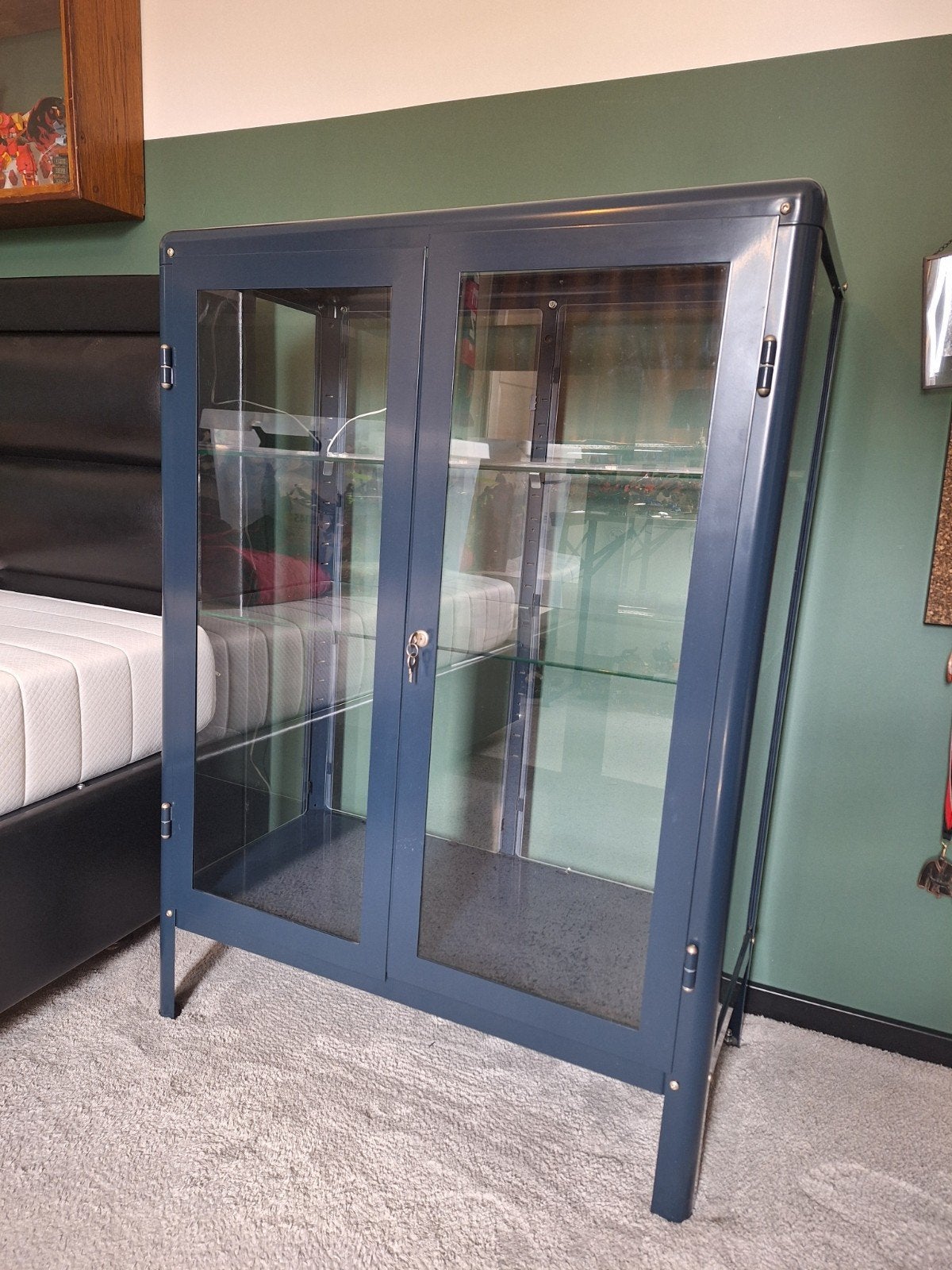 Ikea Fabrikör vitrinekast greenhouse blauw, Huis en Inrichting, Kasten | Vitrinekasten, Ophalen, Zo goed als nieuw, 25 tot 50 cm