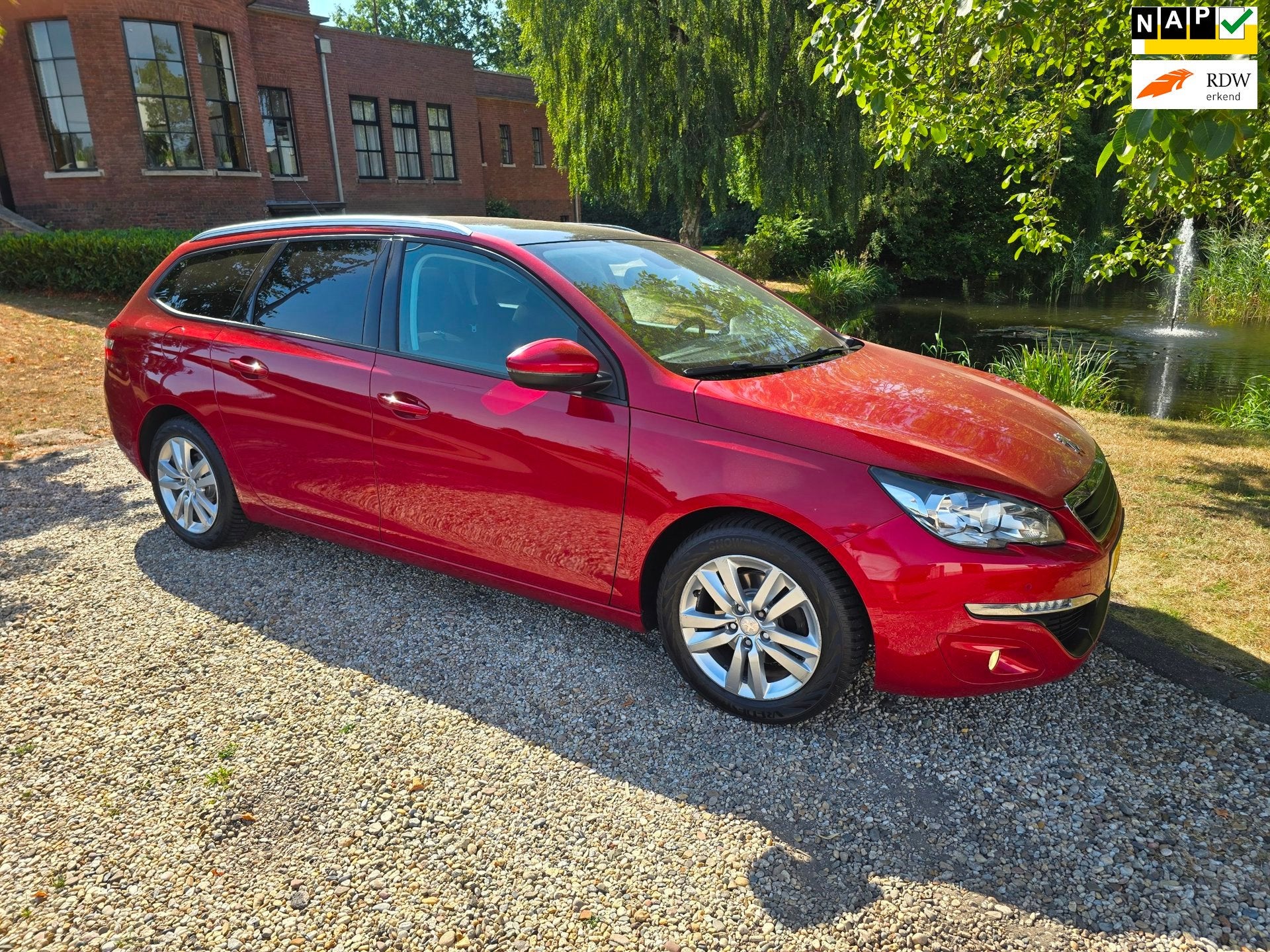 Peugeot 308 SW 1.2 PureTech Blue Lion Airco Panoramadak APK, Auto's, Peugeot, Voorwielaandrijving, Gebruikt, Euro 6, 1199 cc