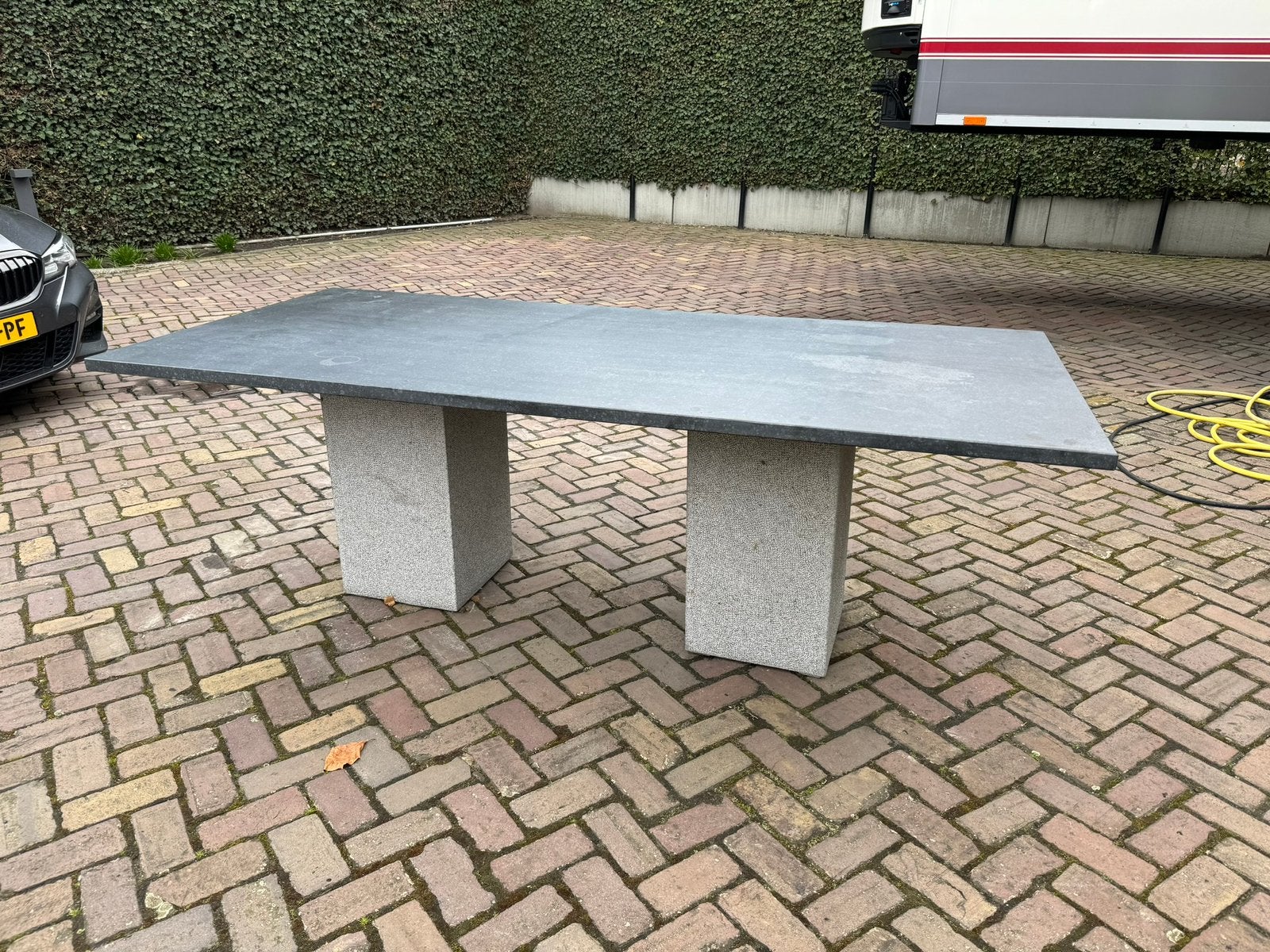 Granieten tuintafel met betonnen voet 220x100, Tuin en Terras, Tuintafels, Ophalen, Zo goed als nieuw, Rechthoekig, Overige materialen