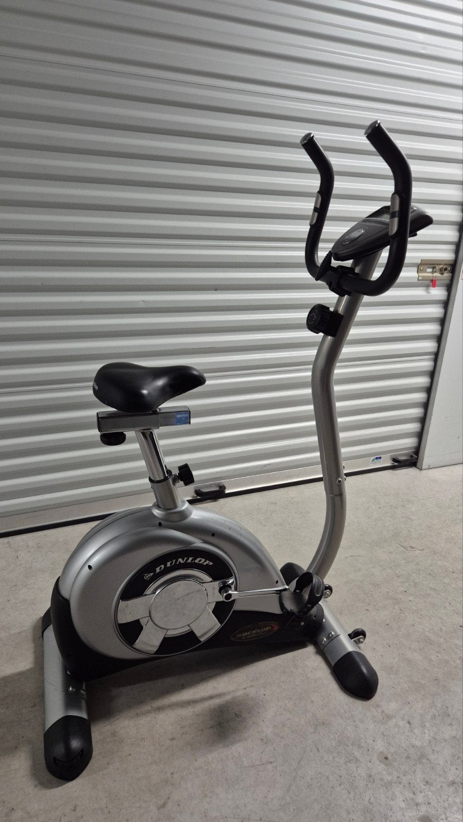Dunlop Hometrainer met Display, Sport en Fitness, Ophalen, Zo goed als nieuw, Metaal, Hometrainer
