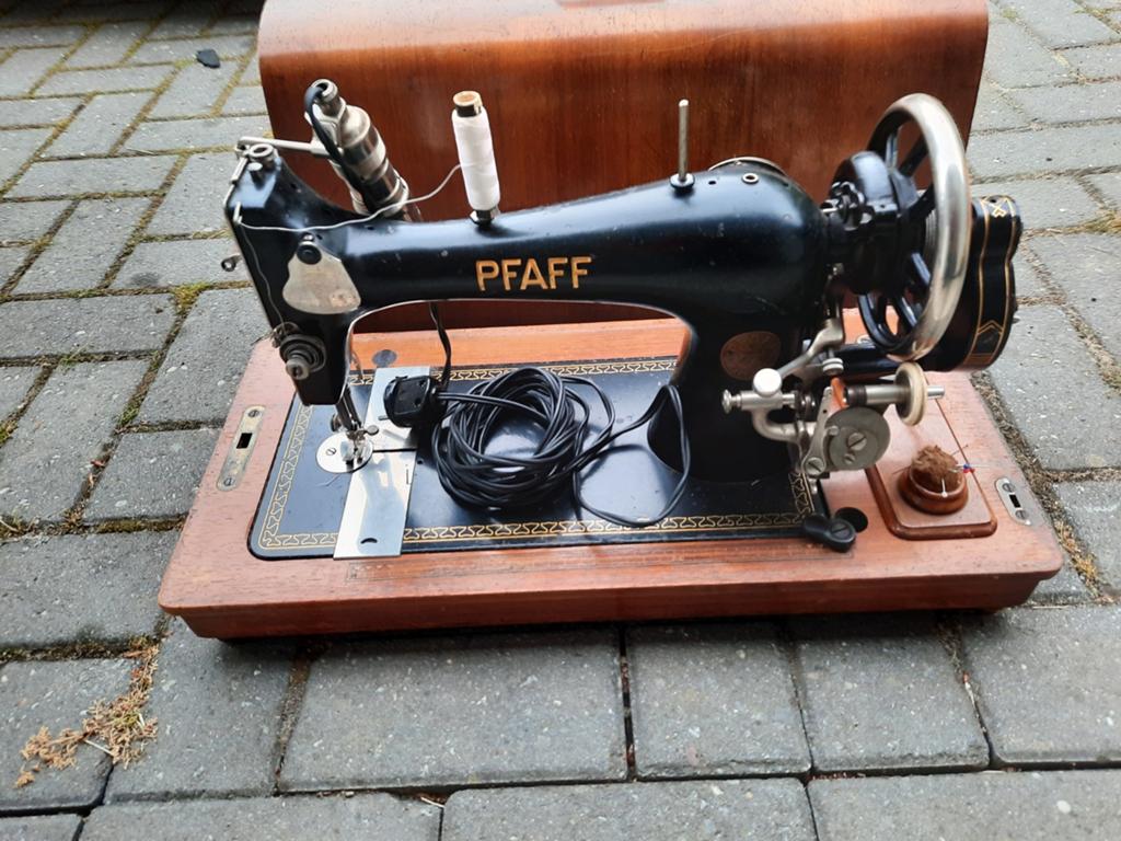 Antieke PFAFF Naaimachine met Houten Koffer, Ophalen