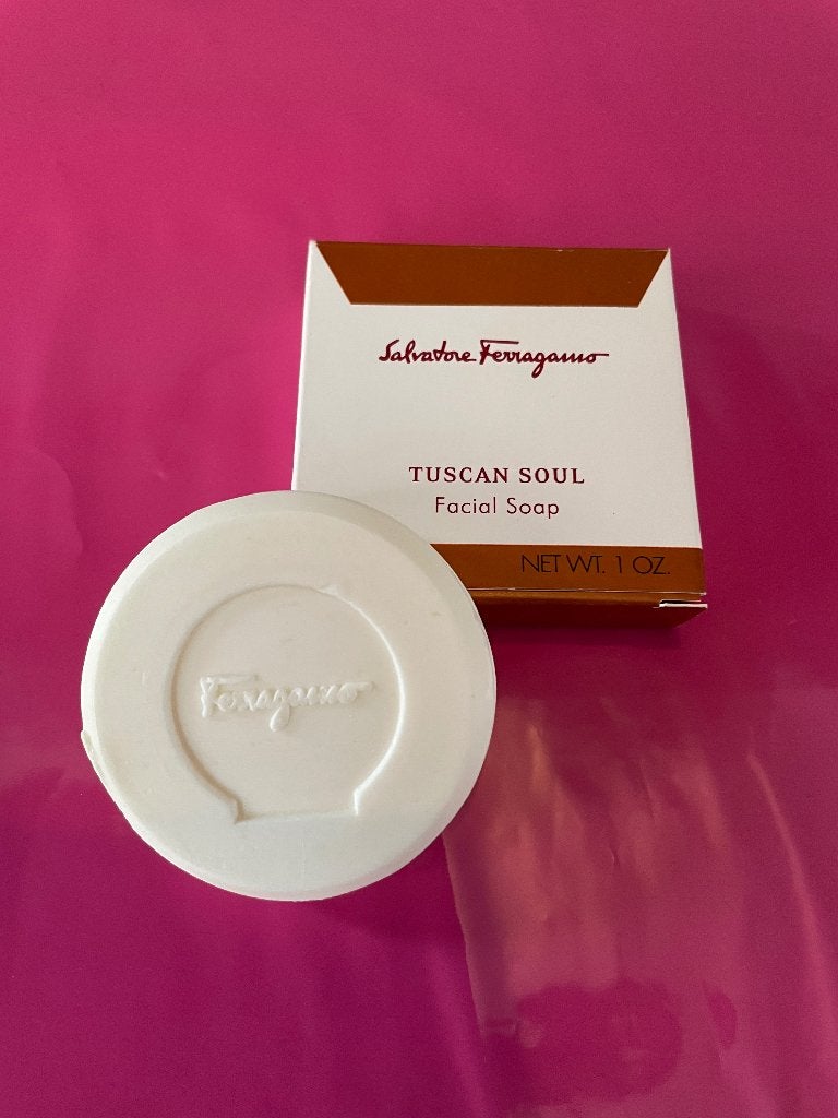 Salvatore Ferragamo Tuscan Soul Facial Soap 30g. Nieuw, Ophalen of Verzenden, Nieuw, Gehele gezicht, Reiniging