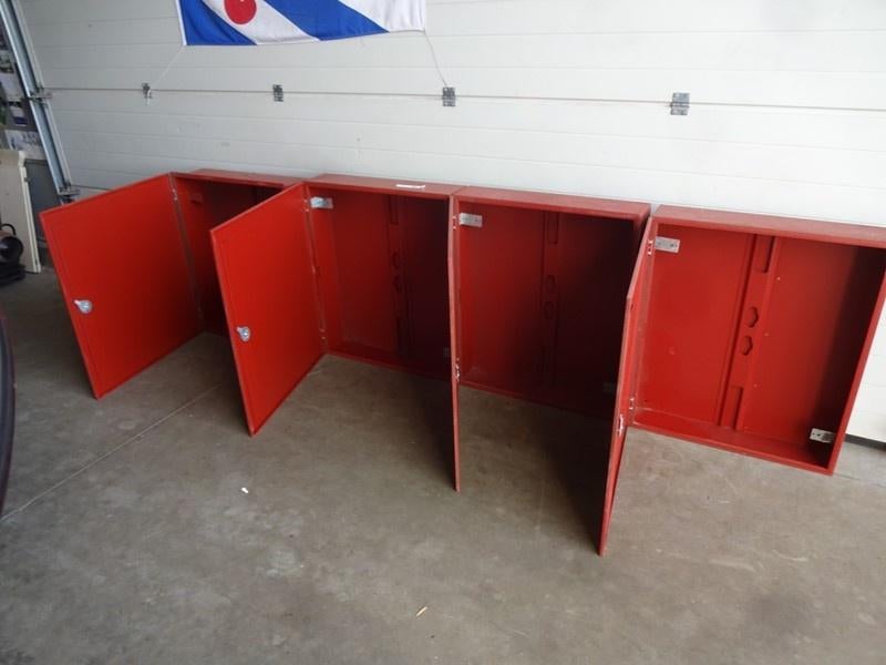 Metalen kast (nog 3 stuks) (prijs = p/st), Huis en Inrichting, Ophalen, Nieuw
