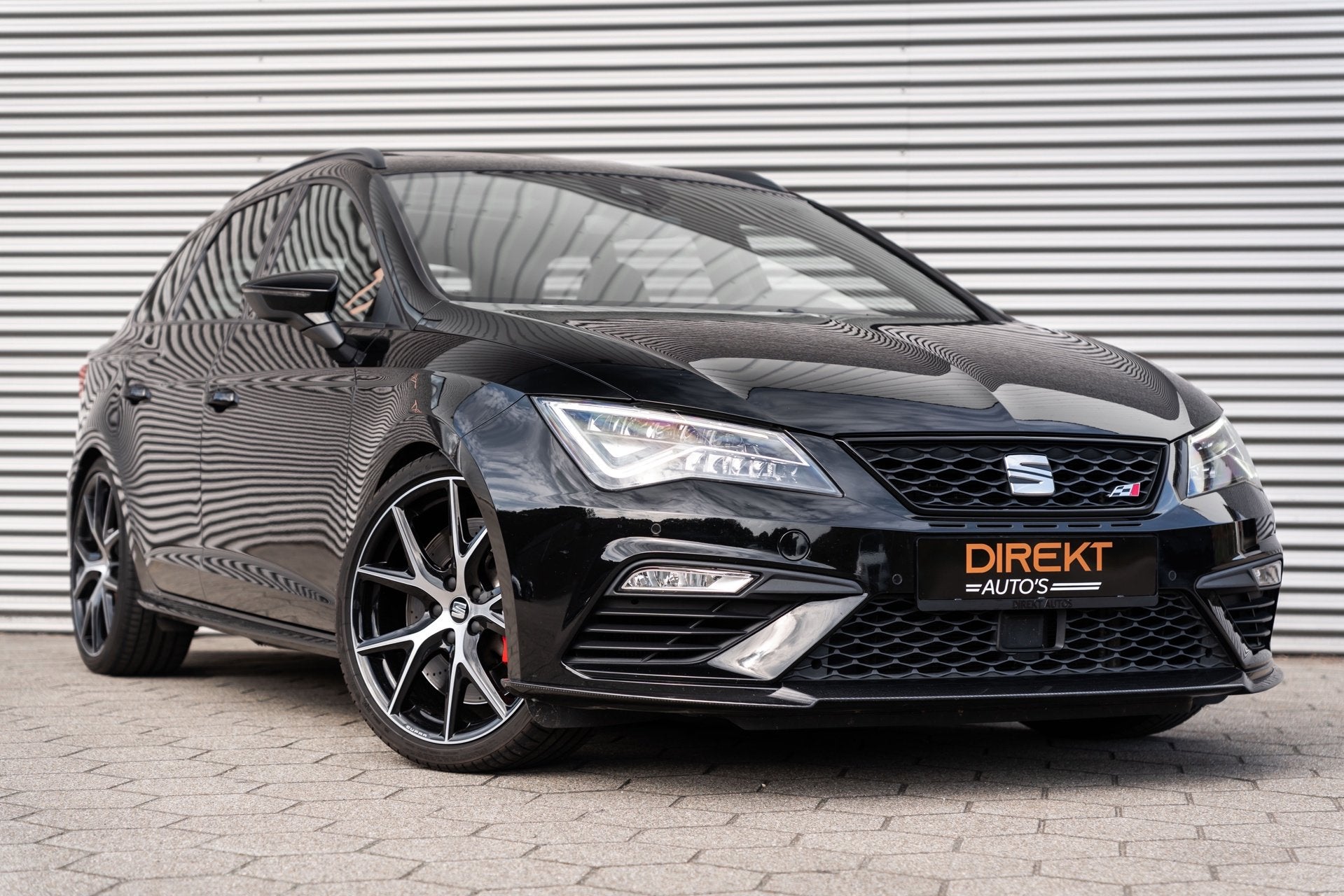 SEAT Leon ST 2.0 TSI 4DRIVE CUPRA CARBON EDITION PANO BREMBO, Auto's, Seat, Automaat, Gebruikt, Zwart, 4 cilinders