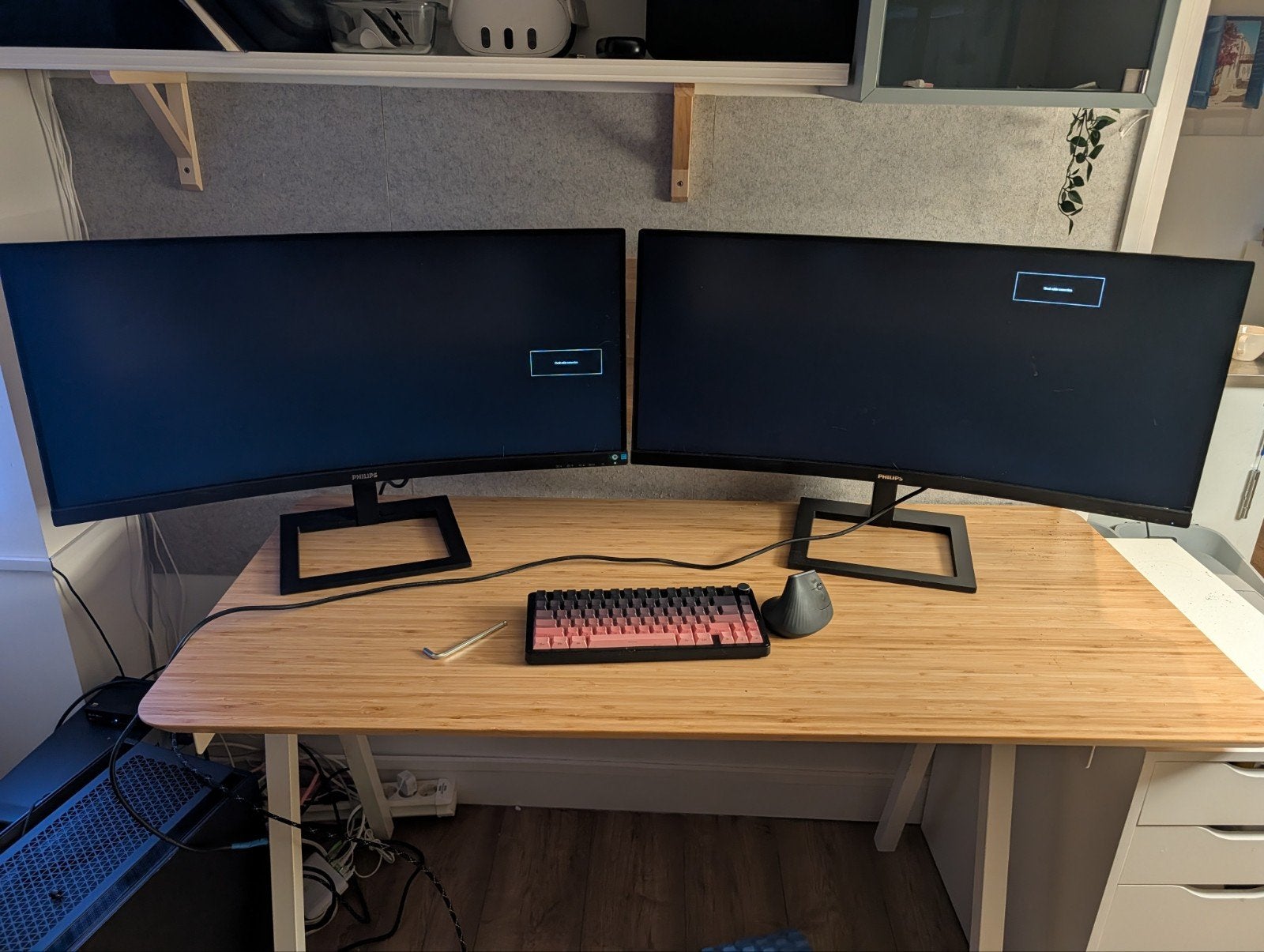 Foto 2 van 2x Philips 346E2CUAE 34 inch curved monitoren