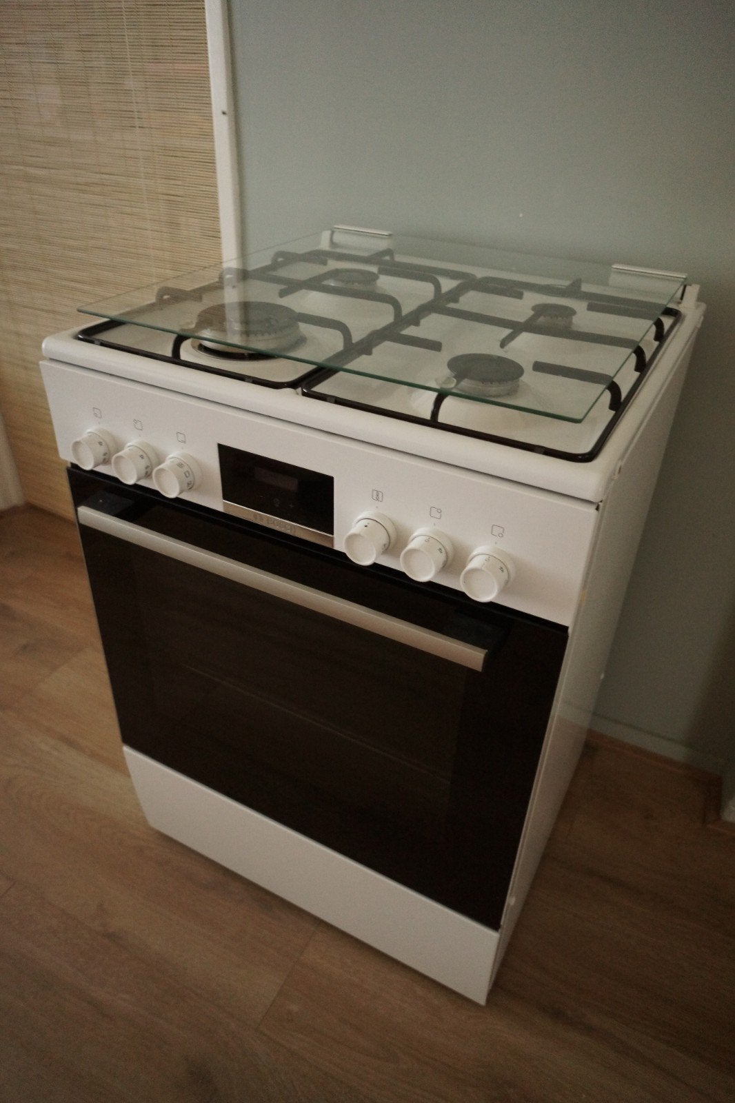 Bosch HXN391H20N Gasfornuis met Oven (levering aan huis), 60 cm of meer, Zo goed als nieuw, Energieklasse A of zuiniger, Gas