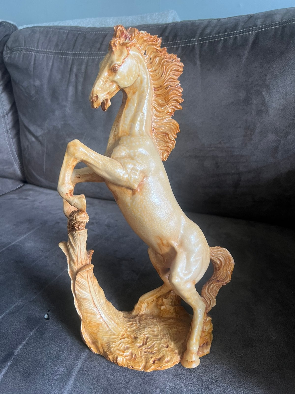 Vintage Paarden Beeld Massief Hars., Antiek en Kunst, Ophalen of Verzenden, Handgemaakt, Beeld, Beige