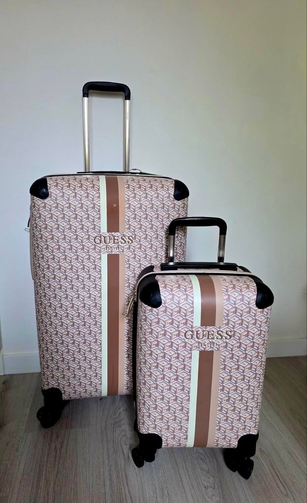 4 koffers sets Guess zgan, Ophalen of Verzenden, Zo goed als nieuw, Hard kunststof