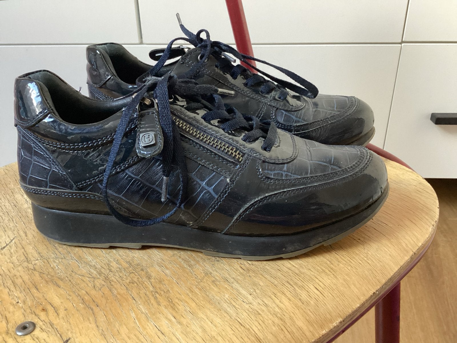 Helioform sneakers maat 37 - Zwart met krokodillenprint, Kleding | Dames, Schoenen, Ophalen of Verzenden, Gedragen, Zwart, Sneakers of Gympen