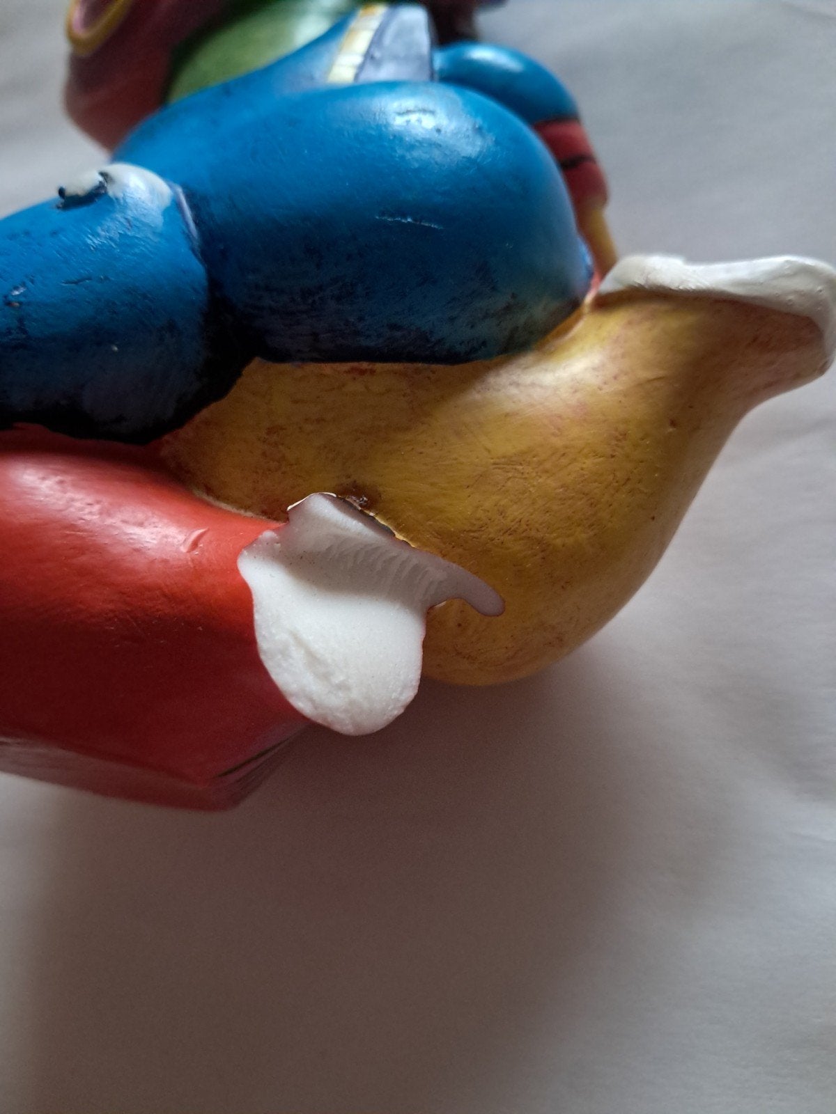 Clemens Briels beeldje - Kleurrijk en Uniek Kunstwerk, Ophalen, Overige onderwerpen, Minder dan 20 cm, Beschilderd