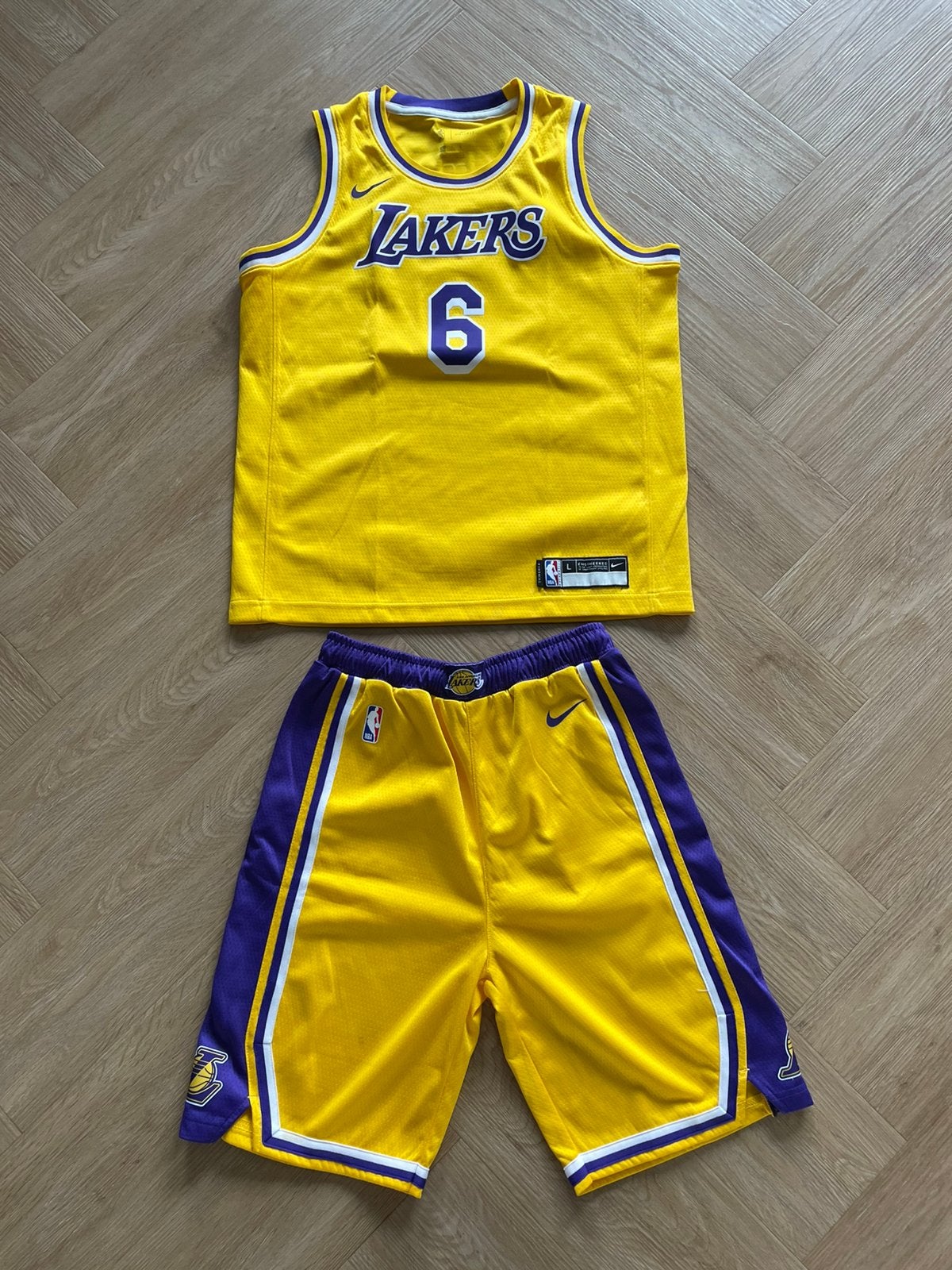 Nike NBA basketbal tenue Lebron James, Ophalen of Verzenden, Zo goed als nieuw, Kleding